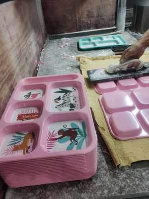 Nicht giftiges Melamin-Rohstoff pulverisieren Formteil-Mittel des Harnstoff-99,8%