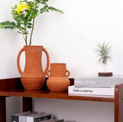 Keramische Blütenvase mit breitem Mund