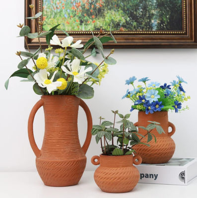 Keramische Blütenvase mit breitem Mund