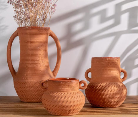 Keramische Blütenvase mit breitem Mund