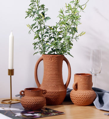 Flächengestalt mit nordic-keramischer Vase