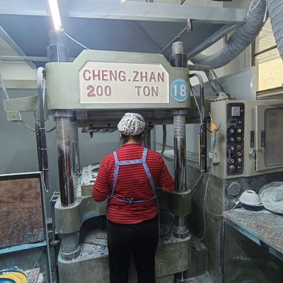 Computergesteuerte Melamin-Tischgegenstände-Formmaschine 1*2 Hohlraum für kundenspezifische Melaminplatten