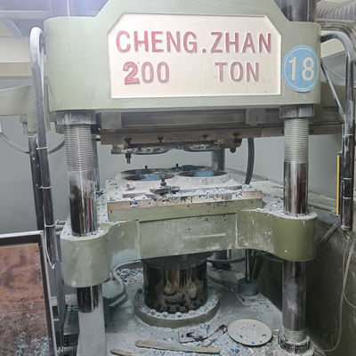 Computergesteuerte Melamin-Tischgegenstände-Formmaschine 1*2 Hohlraum für kundenspezifische Melaminplatten