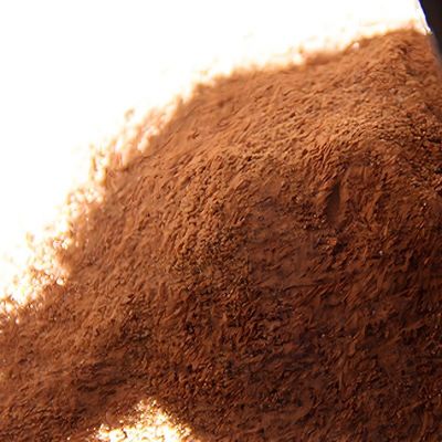 Melamin von industrieller Qualität Fabriklieferant 99,8% Reinheit China Braunfarbenharz CAS 108-78-1