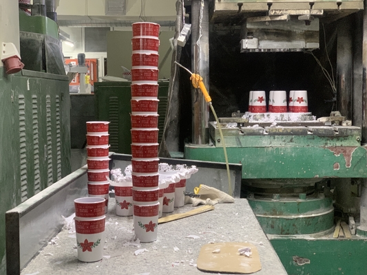 Automatische Melaminherstellungsmaschine für Melaminbecher mit 100% Melaminpulver 200 Tonnen Melaminkompression